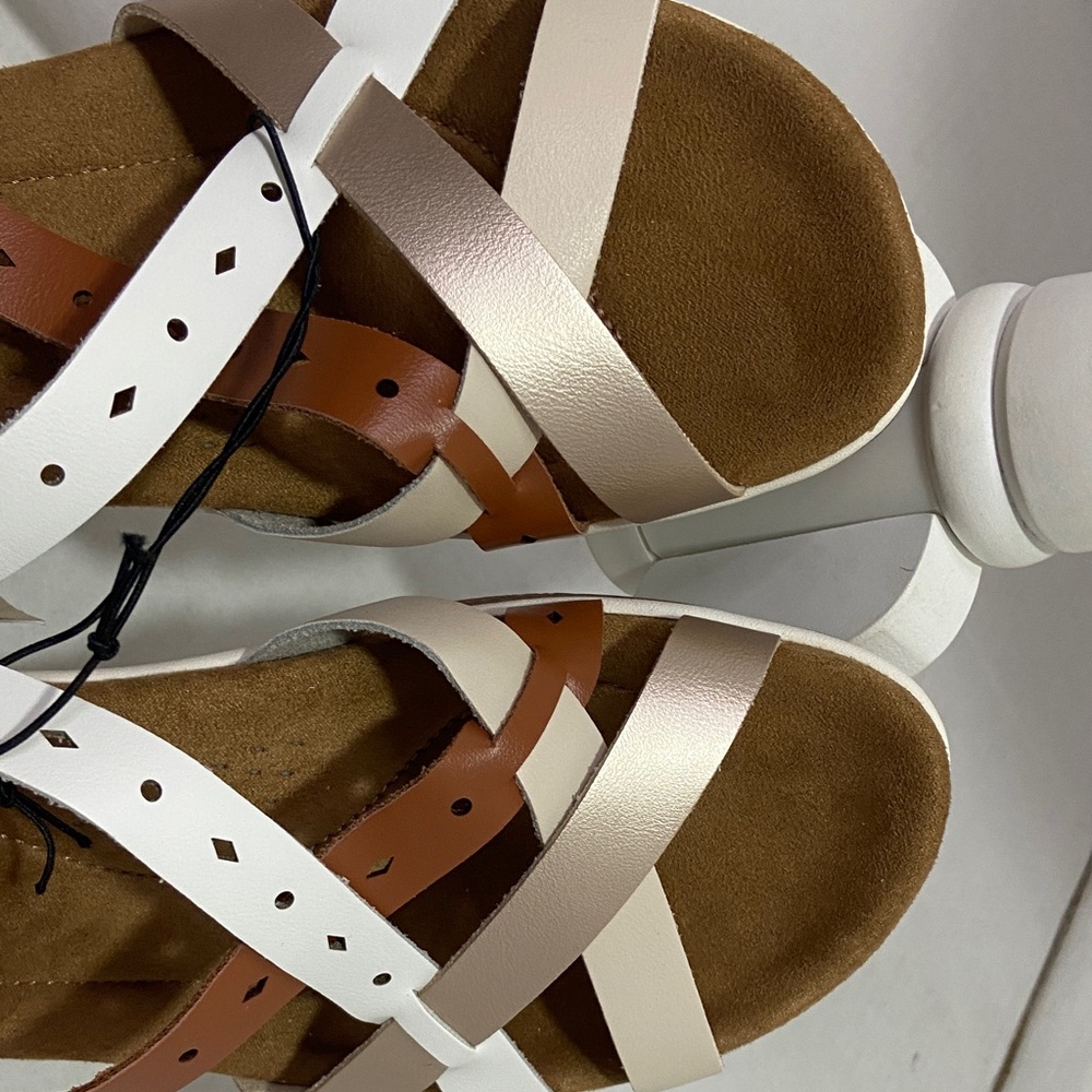 NWT Earth Spirit Size 10 Women's Cream & Tan Sandals Cushioned Soft - Picture 10 of 11